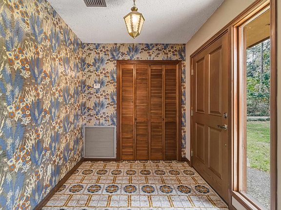 2nd image of 1413 Finks Hideaway Rd