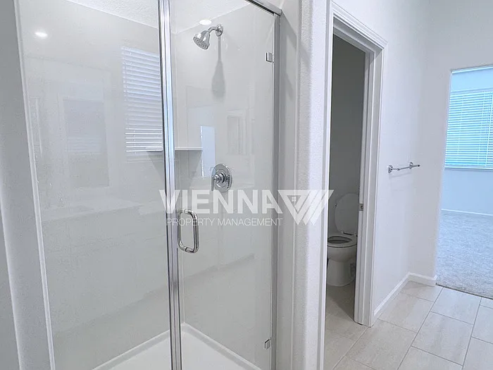 1568 Edgewood Ln — Photo 6