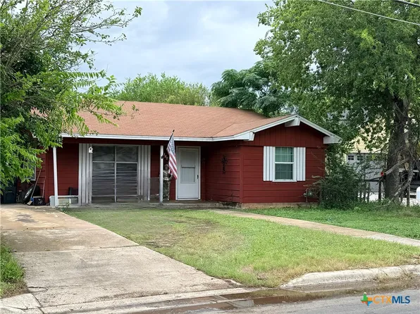 1114 Reyes St, San Marcos, TX 78666