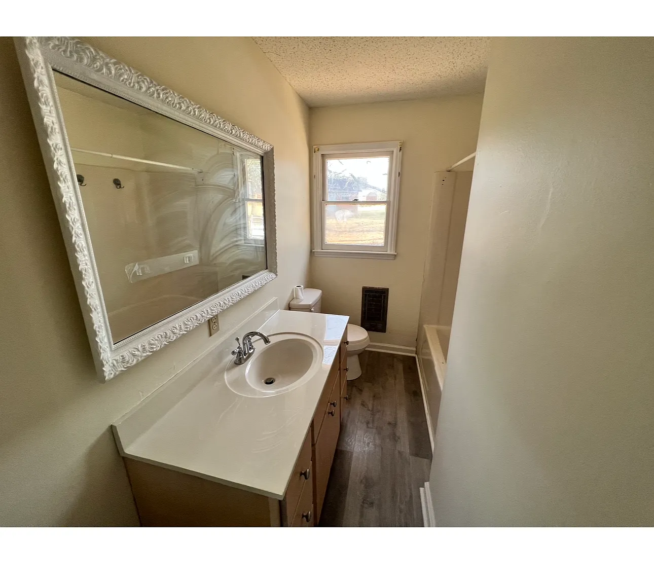 2 bed, 850 sqft, $1,100 — Photo 3