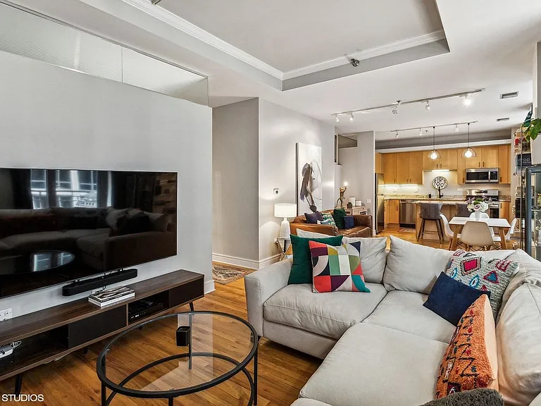 212 W Washington St #1703 — Photo 3