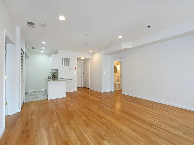 901 Madison St #5D — Photo 5