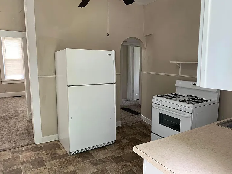 2100 N Weinbach Ave — Photo 12