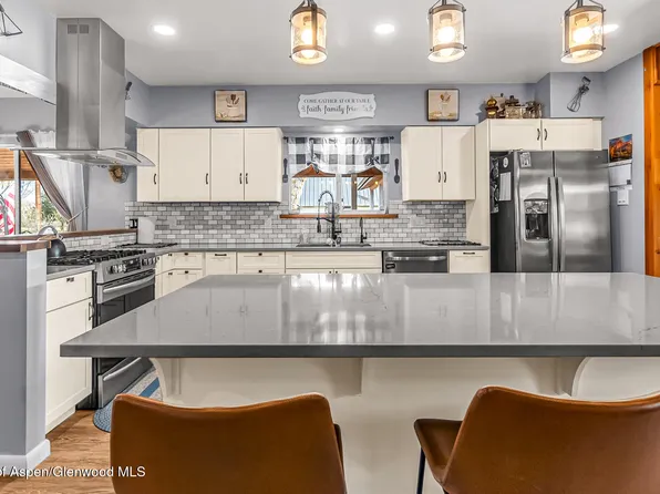 134 4th St, Meeker, CO 81641