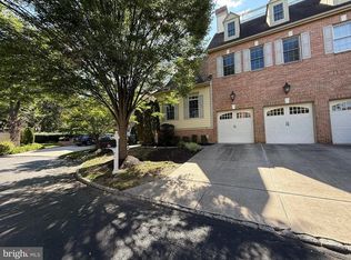 8 Collins Mill Ct, Moorestown, NJ 08057