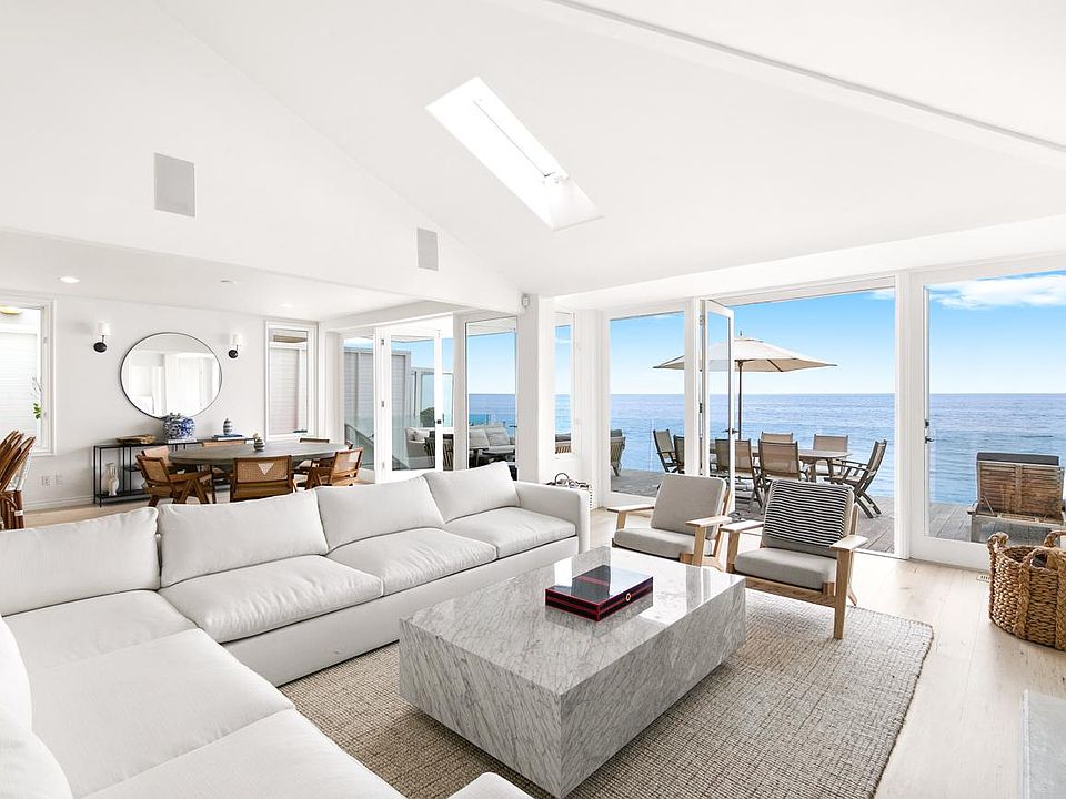 Wall-to-wall, floor-to-ceiling glass brings the ocean and sunset views into the home.