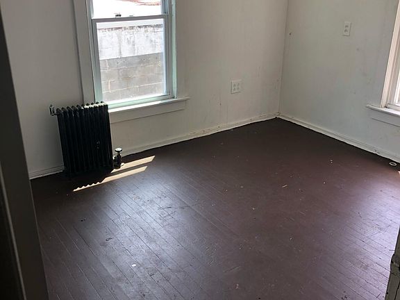 4th image of 52 Broad St