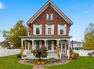 37 State St, Middleport, NY 14105