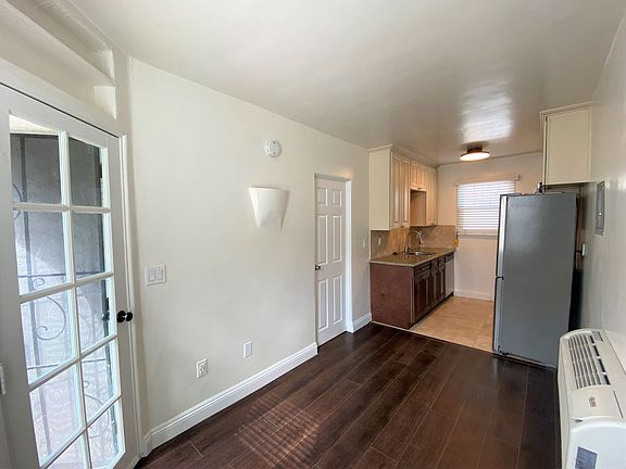 5th image of 3967 1/4 Hamilton St #0