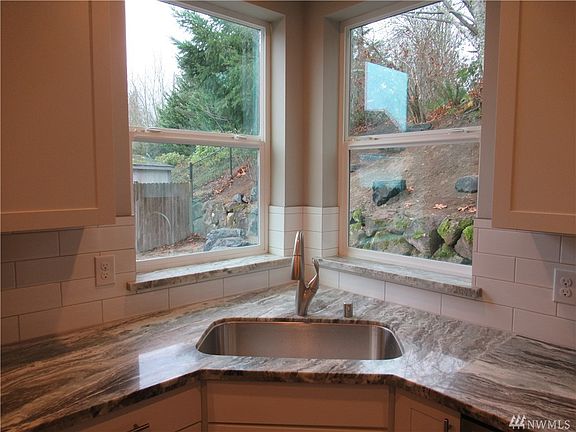 4th image of 267 Baycrest Ct
