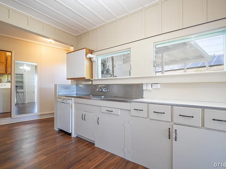 2417 Parker Pl — Photo 11