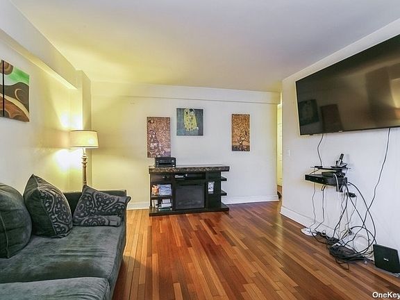 4th image of 880 Boynton Ave APT 1M