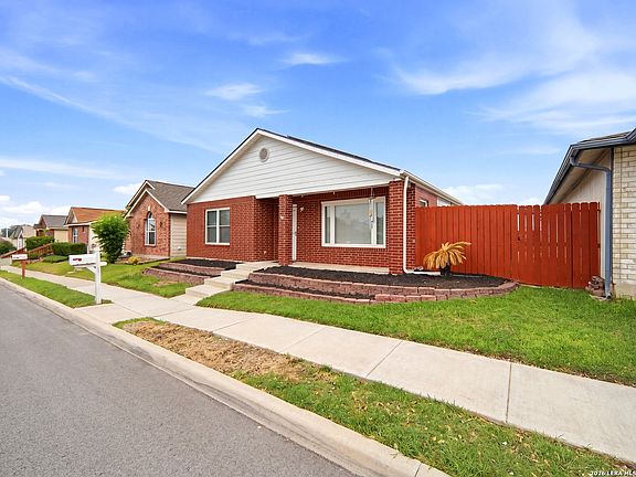 3rd image of 659 MEADOW ARBOR LN
