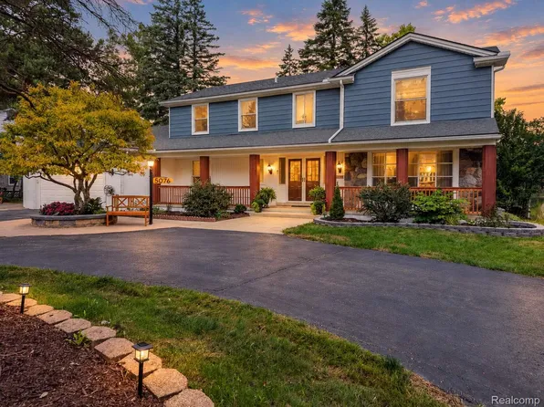 5076 Watergate Rd, West Bloomfield, MI 48323