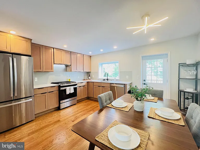 4735 Sheldon St — Photo 8