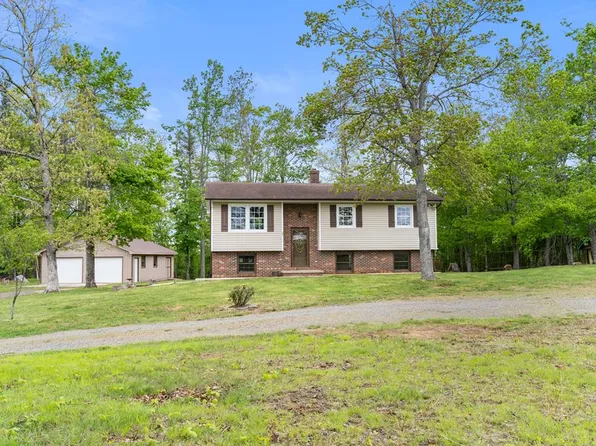 798 Edmonds Rd, Galax, VA 24333