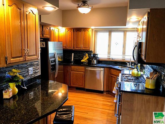 5th image of 3301 Laurel Ave