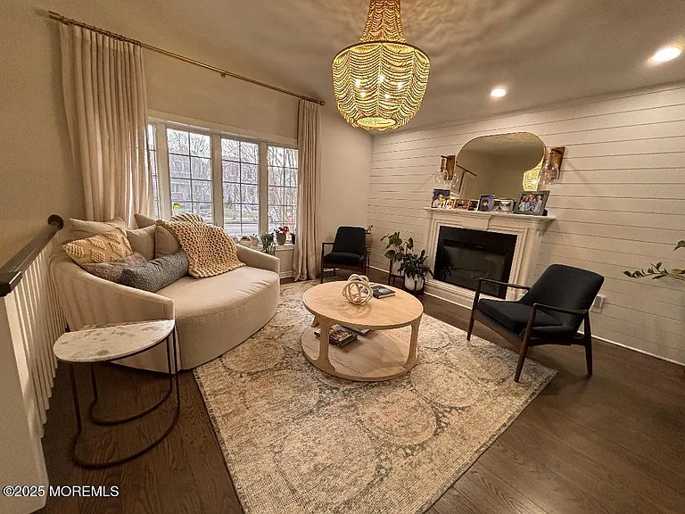330 Sylvania Ave — Photo 8