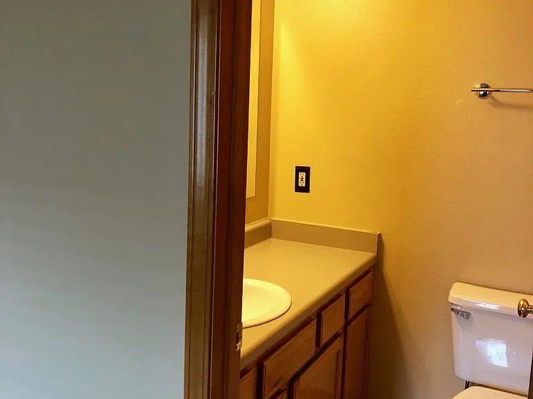 Spare Bathroom with full size tub/shower