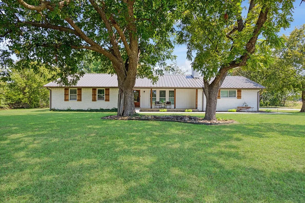 4 bed, 2051 sqft, $2,350 — Photo 1