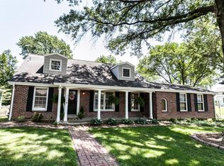 10694 Hackamore Ln, Saint Louis, MO 63128