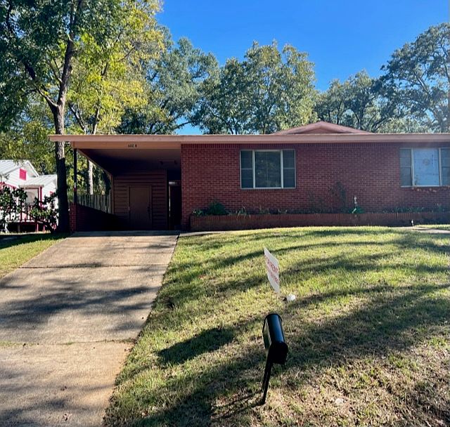 1st image of 610 E Lake Dr #B