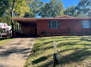 610 E Lake Dr #B, Gladewater, TX 75647