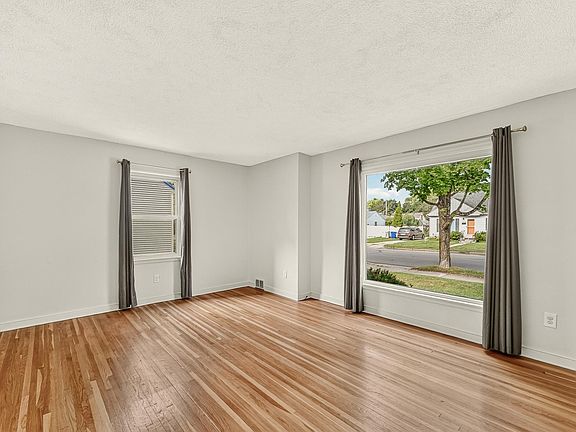 3rd image of 724 14th Ave NE