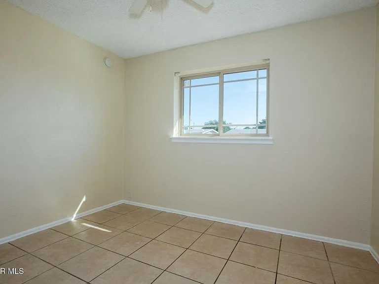 9309 Montgomery Dr — Photo 12