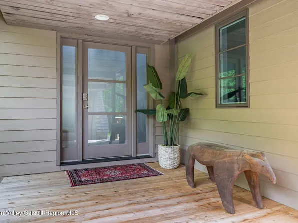 16 Juniper Lane, Woodstock, NY 12498