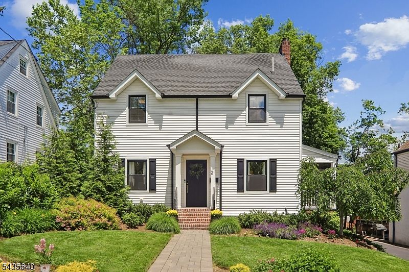 1st image of 21 Evergreen Pl