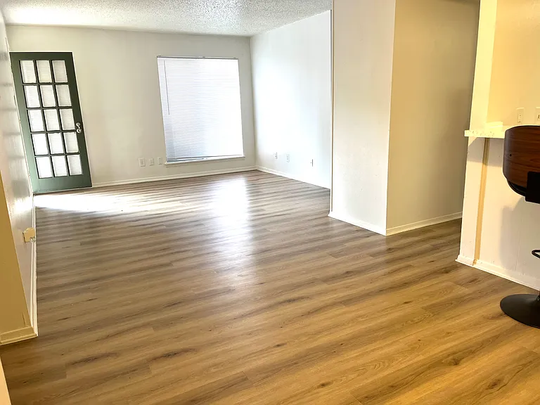 1378 Sylvan Dr — Photo 3