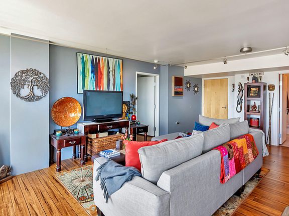 4th image of 4808 N 24th St Unit 1207