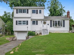 120 Glenwood Road, Glenwood Landing, NY 11547