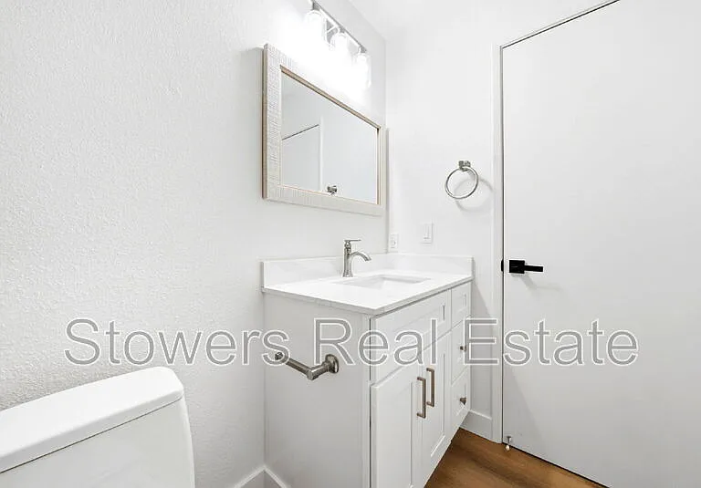 2033 Raphael Ct — Photo 13