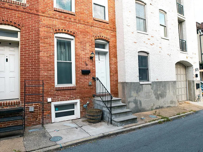 16 N Bradford St — Photo 2