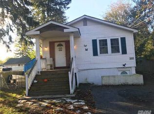 200 E Lakewood St, Patchogue, NY 11772