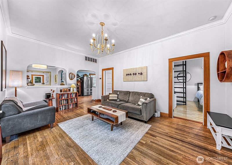 5th image of 2433 Lafayette Street