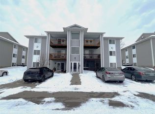560 Augusta Cir APT 10, North Liberty, IA 52317