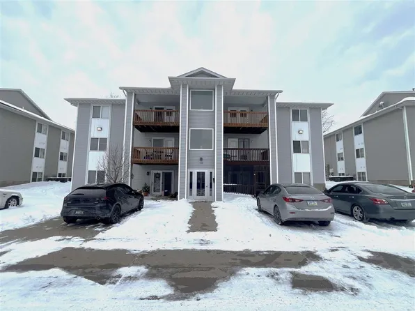 560 Augusta Cir APT 10, North Liberty, IA 52317