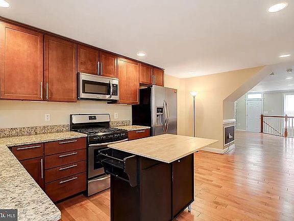 4th image of 14 N Bradford St