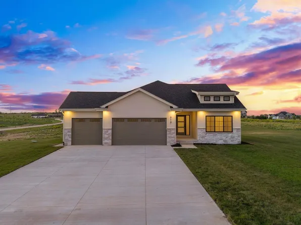 418 Karloff Cir, Yutan, NE 68073
