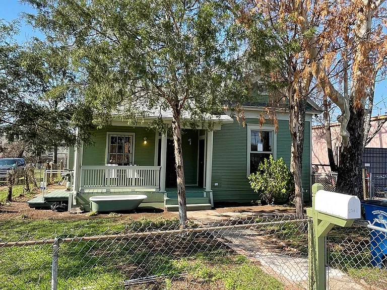 2109 Holmes St — Photo 12