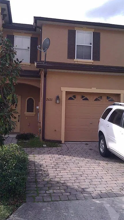 3 bed, 2.5 bath, 1203 sqft, $1,750 — Photo 2