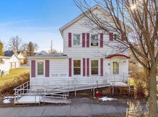 321 5th Ave, Baraboo, WI 53913