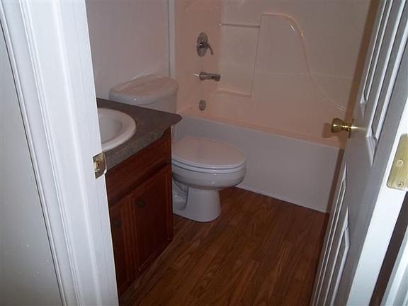5th image of 120 Valerie Dr