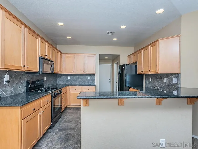 425 S Meadowbrook Dr S #144 — Photo 2