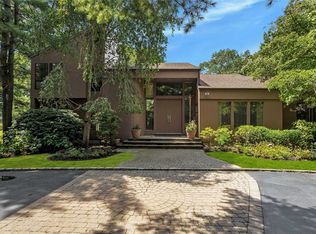 100 Rodeo Dr, Oyster Bay Cove, NY 11791