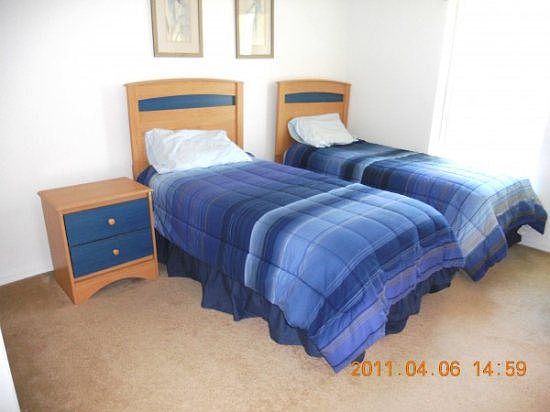 FP4P140TMP-twin-bedroom