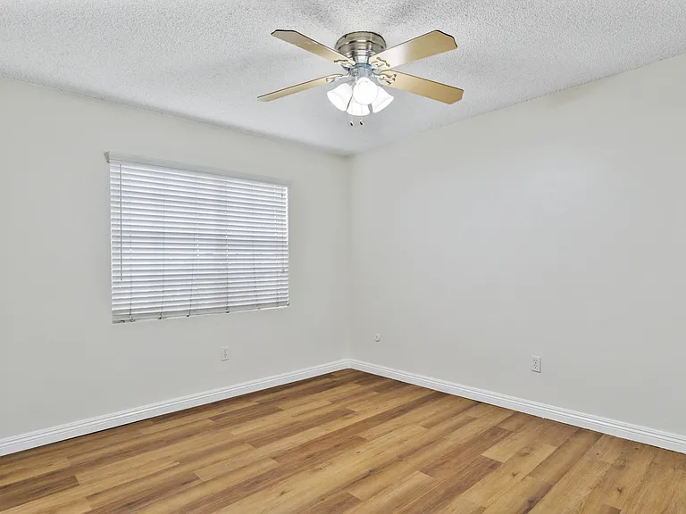 7614 Parkway Dr #1E — Photo 5